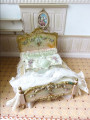 Luxurious double bed by Aida Pravia